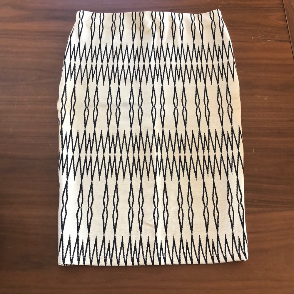 Pencil skirt with fun pattern